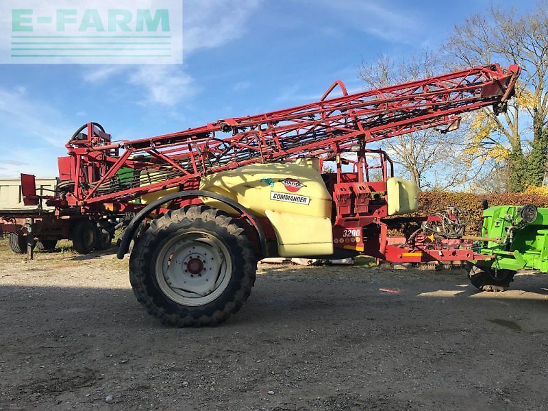 E-FARM: Hardi Commander 3200 Plus - Pflanzenschutzspritze - id AGCZGNU - 11.900 € - Baujahr: 2001 - Deutschland