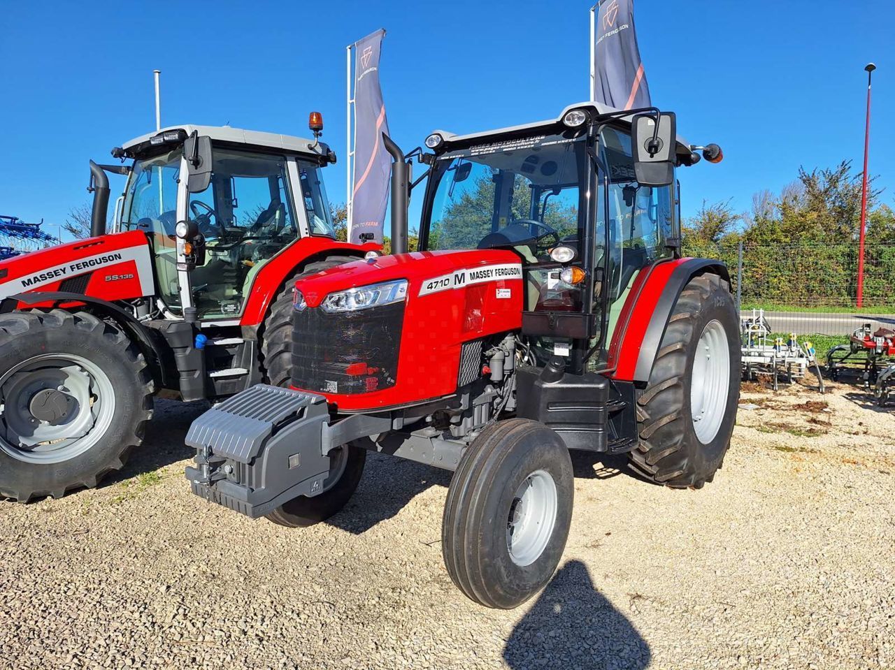 Massey Ferguson 4710 M Trattore