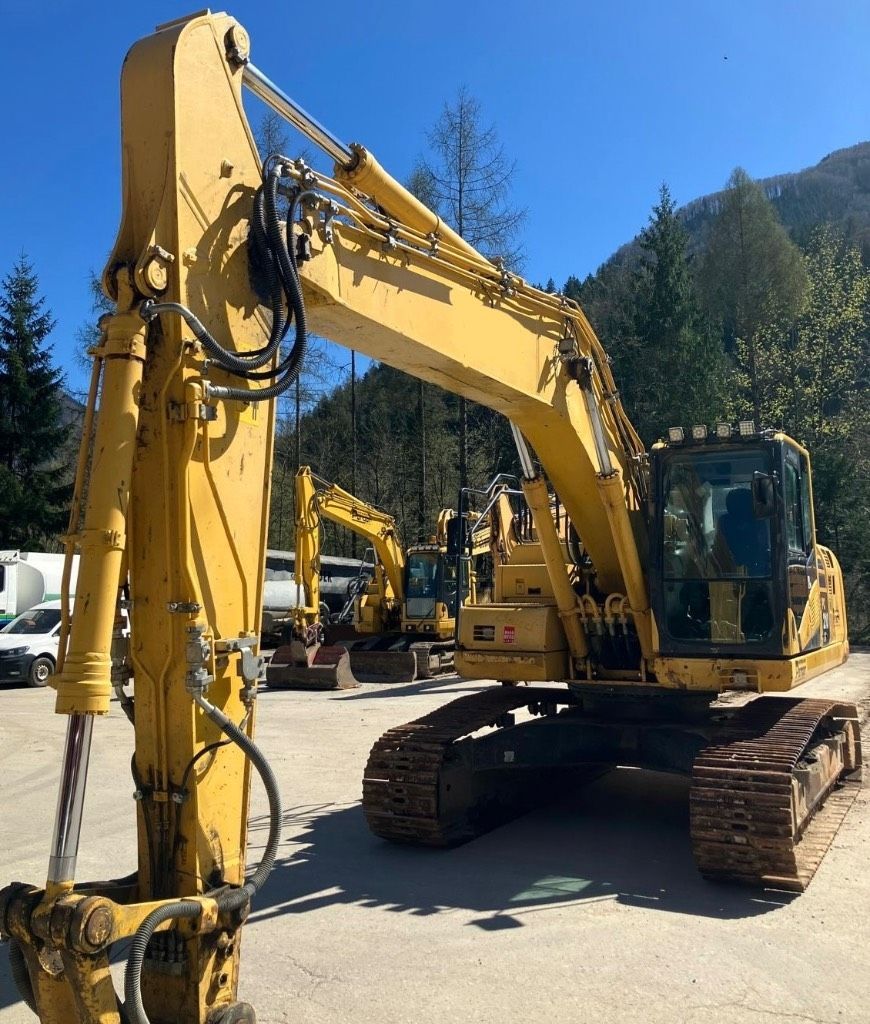 KOMATSU pc 210 lc-11 Crawler excavator €50,000