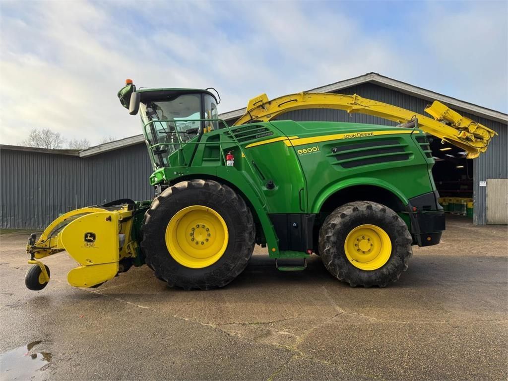John Deere 8600 Self propelled forage harvester €212,934