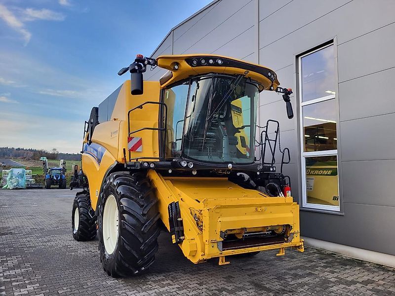 E-FARM: New Holland CX8.80 ST5 - Mähdrescher - id SAW8E3R - 299.000 € - Baujahr: 2022 - Abgelesene Motorstunden: 400,Motorleistung (PS): 450,Deutschland