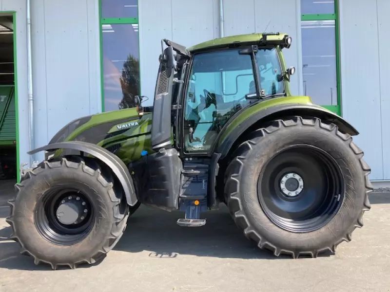 E-FARM: Valtra T235 Versu - Tracteur - id CCRNCD2 - 140 000 € - Année: 2022 - Lecture du nombre d'heure: 1 248,Puissance du moteur (chevaux): 255,Allemagne