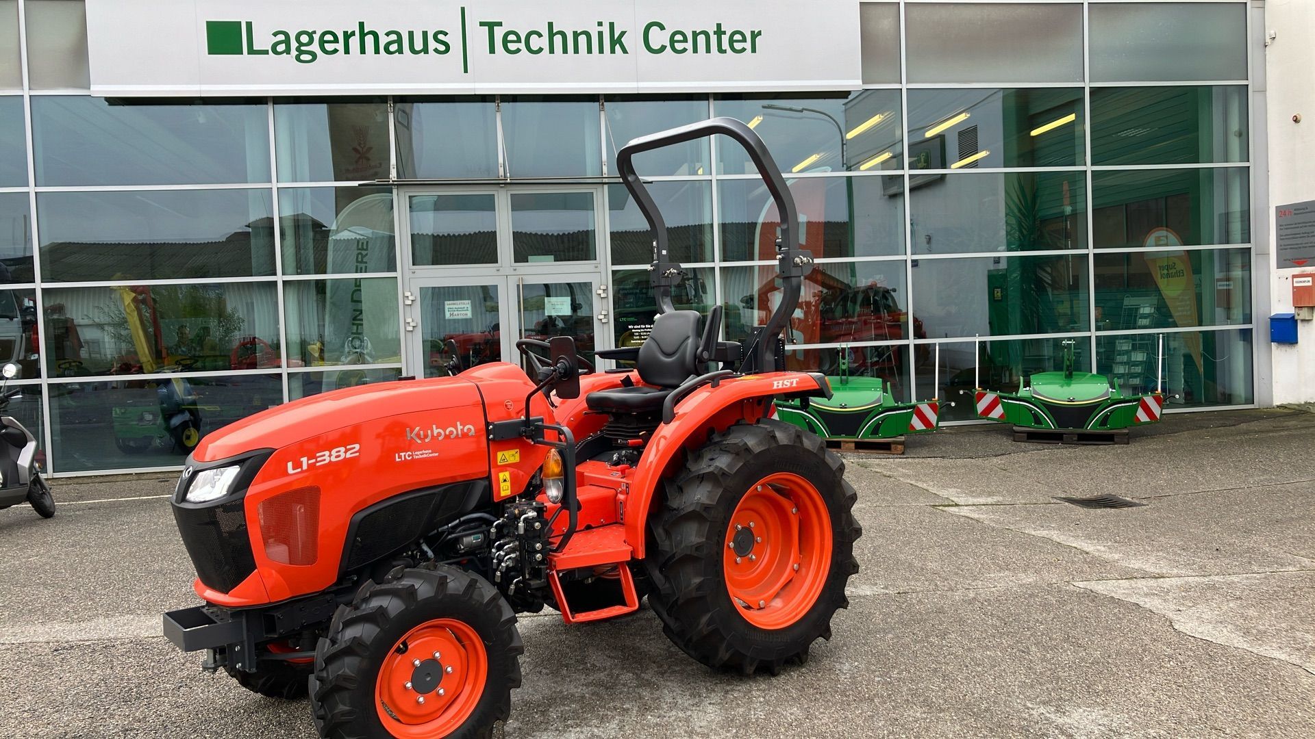 E-FARM: Kubota L1-382 - Tractor - id CQHWDKX - 20.417 € - Año: 2023 - Horas: 31,Potencia del motor: 38,Austria