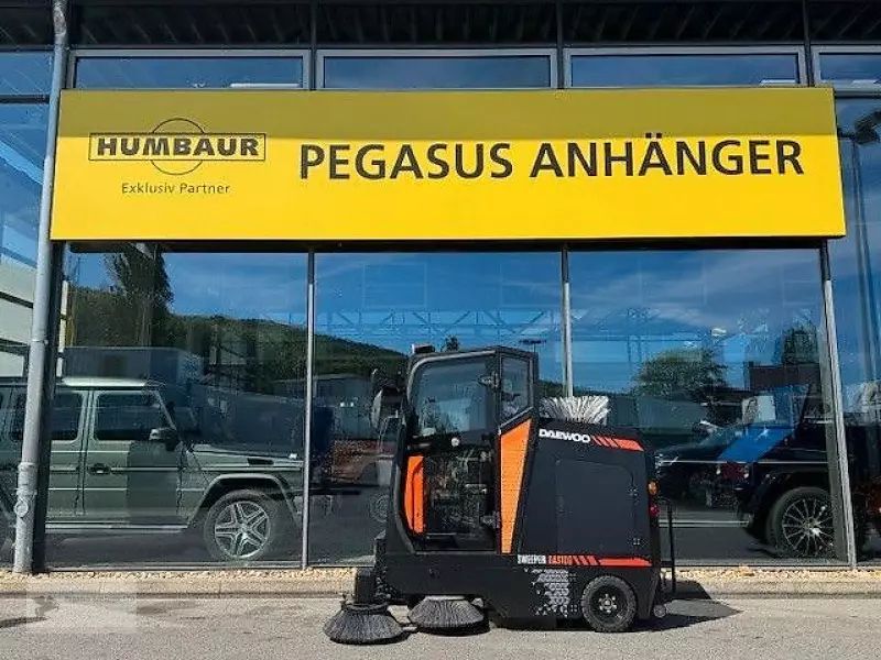E-FARM: Daewoo das 100 kehrmaschine kabine elektrisch - Foraging equipment other - id QWMEQ7K - €8,403 - Year of construction: 2024 - Germany
