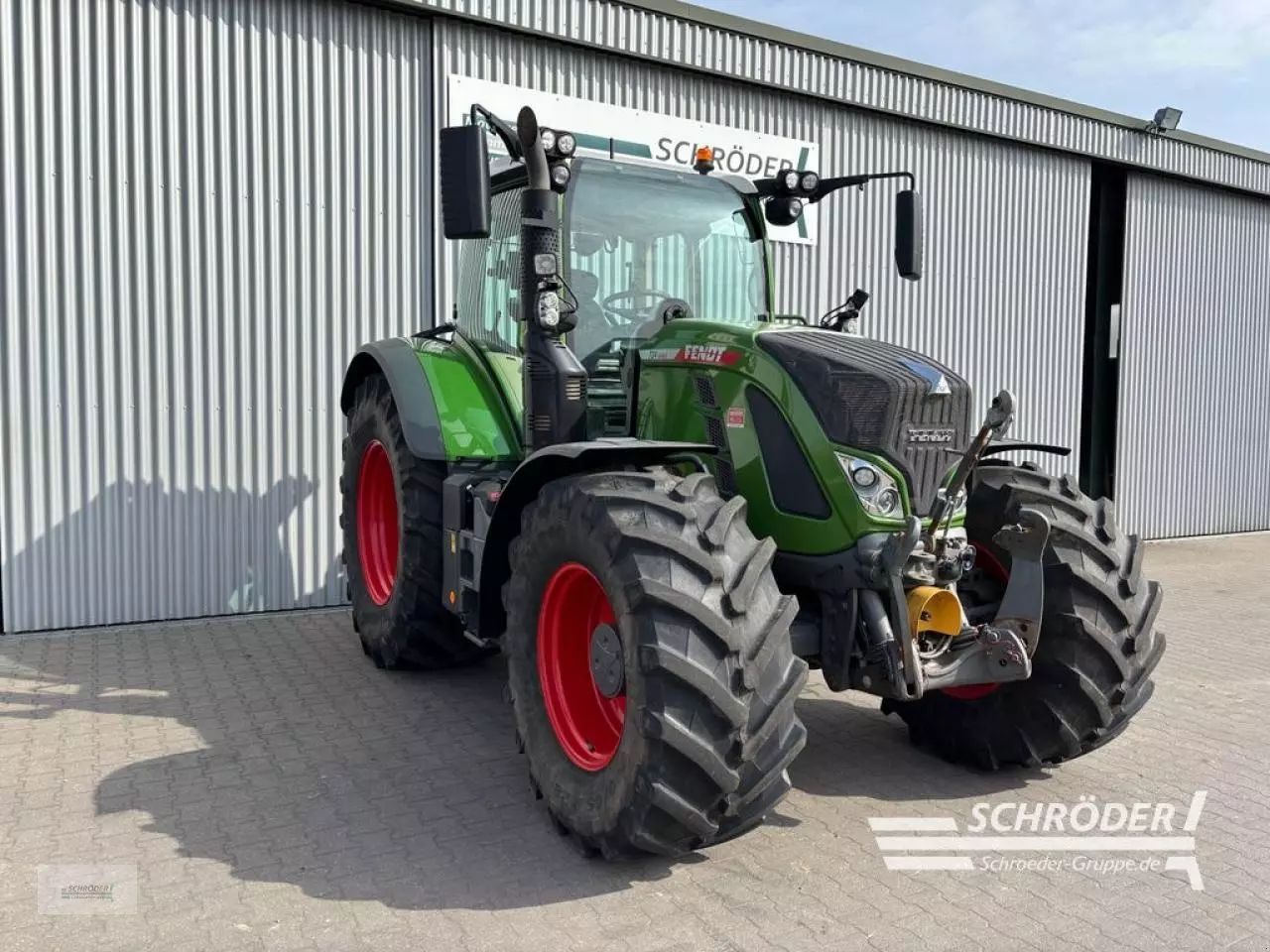 Fendt 724 Vario Profi Plus Трактор 148 885 €