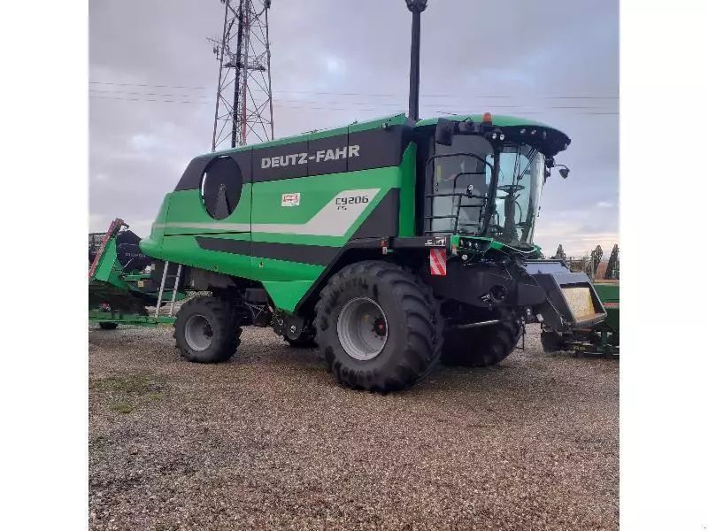 E-FARM: Deutz-Fahr C 9206 TS - Cosechadora - id INEGZUG - 130.000 € - Año: 2015 - Francia