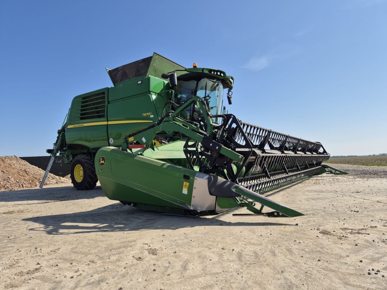 E-FARM: John Deere T 670 i - Kombajn zbożowy - id 7RLSF9U - 234 901 € - Rok produkcji: 2019 - Motogodziny: 797,Zjednoczone Królestwo