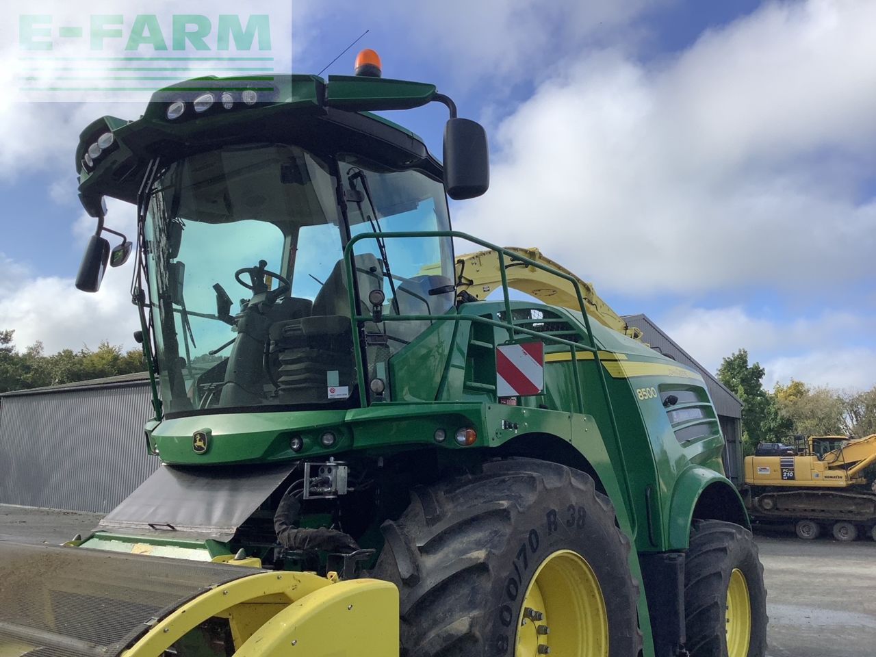 E-FARM: John Deere 8500 - Cosechadora de forraje autopropulsada - id E6CREPI - 145.000 € - Año: 2018 - Horas: 2285,Francia