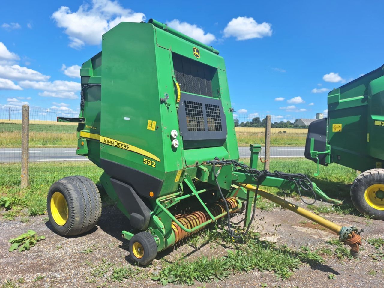 E-FARM: John Deere 592 - Baler - id 6CYSUPJ - €8,500 - Year of construction: 2007 - Total number of bales produced: 30,000,France