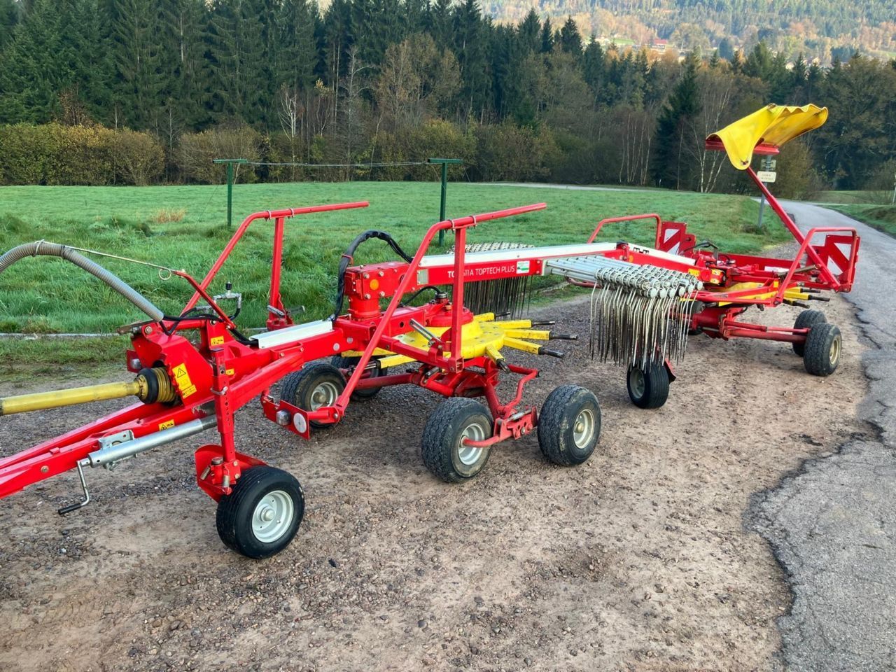 E-FARM: Pöttinger Top 611 A Toptech Plus - Kreiselheuer - id WGKJMPP - 13.900 € - Baujahr: 2016 - Frankreich