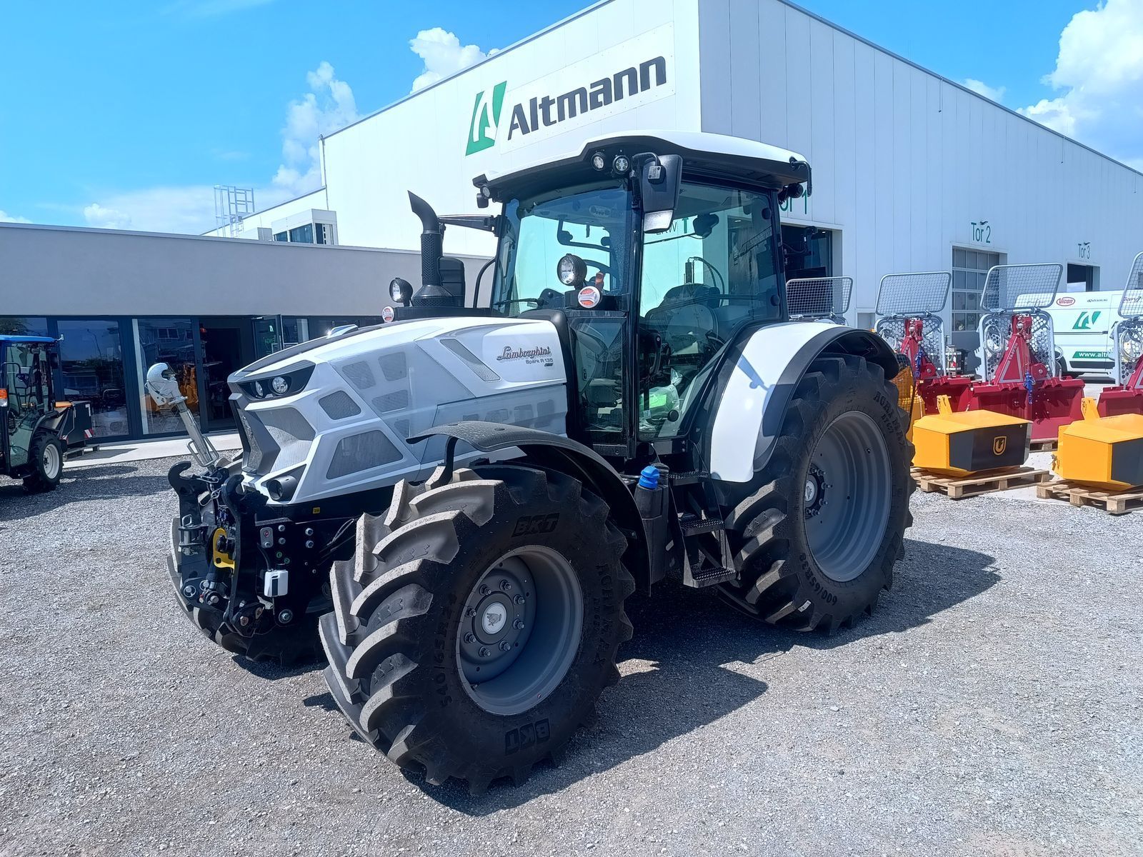 Lamborghini Spark R 135 Tractor €97,000