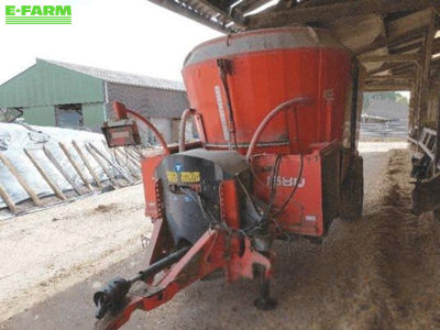 E-FARM: Kuhn profile 1680 - Mixer feeder - id QDHKFN6 - €15,000 - Year of construction: 2012 - France