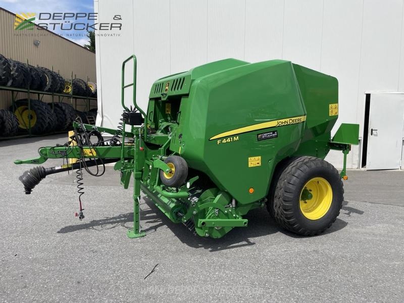 John Deere F441M baler €36,900