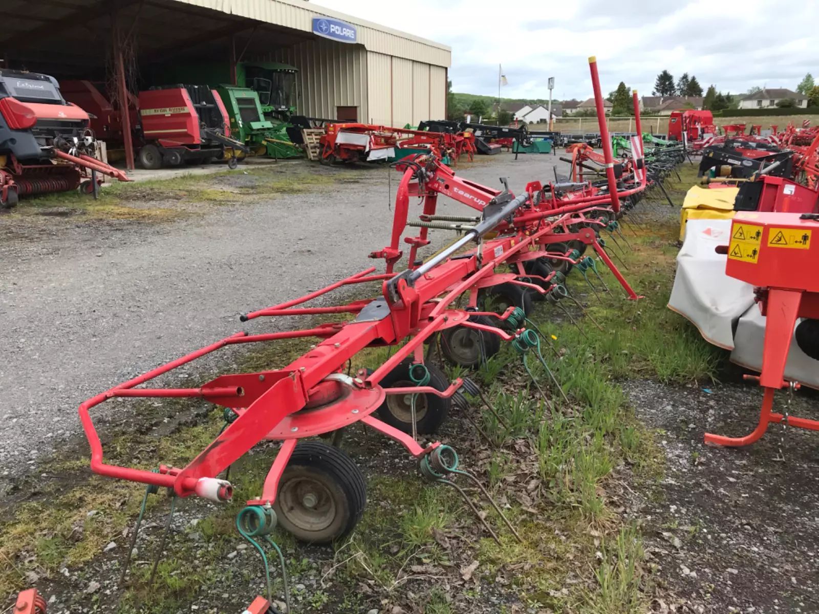 E-FARM: Kverneland faneur 8090 kverneland - Tedder - id TQQCD66 - €7,500 - Year of construction: 2012 - France