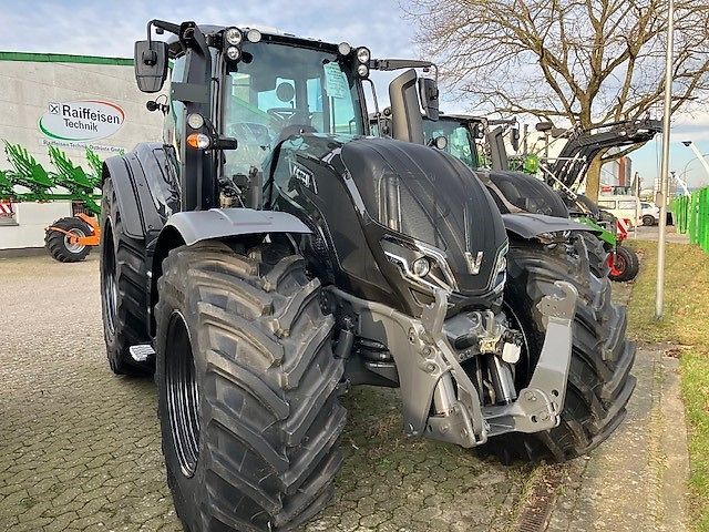 E-FARM: Valtra T215 - Tractor - id P2S6HET - €168,000 - Year of construction: 2024 - Germany