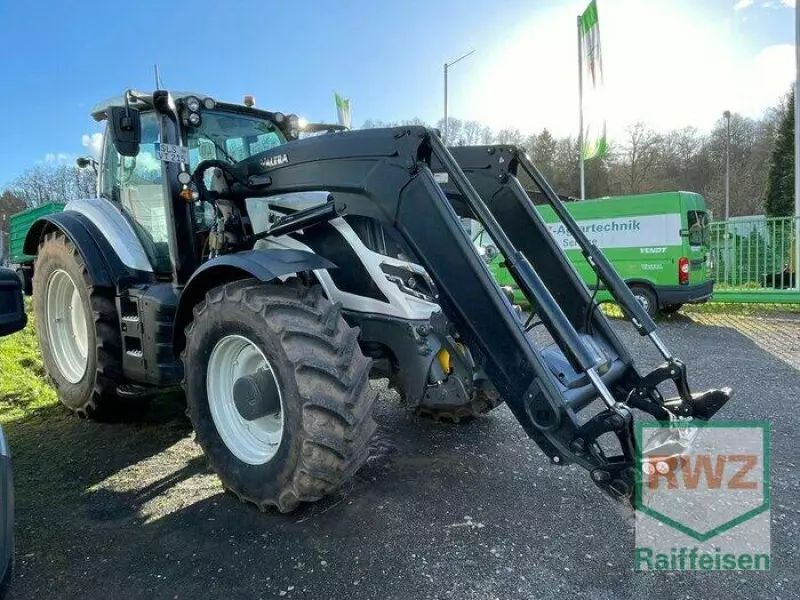 E-FARM: Valtra T215 - Tractor - id E9J5XTR - 142.200 EUR - Anul: 2022 - Citeste ore: 520,Muterea motorului: 215,Germania