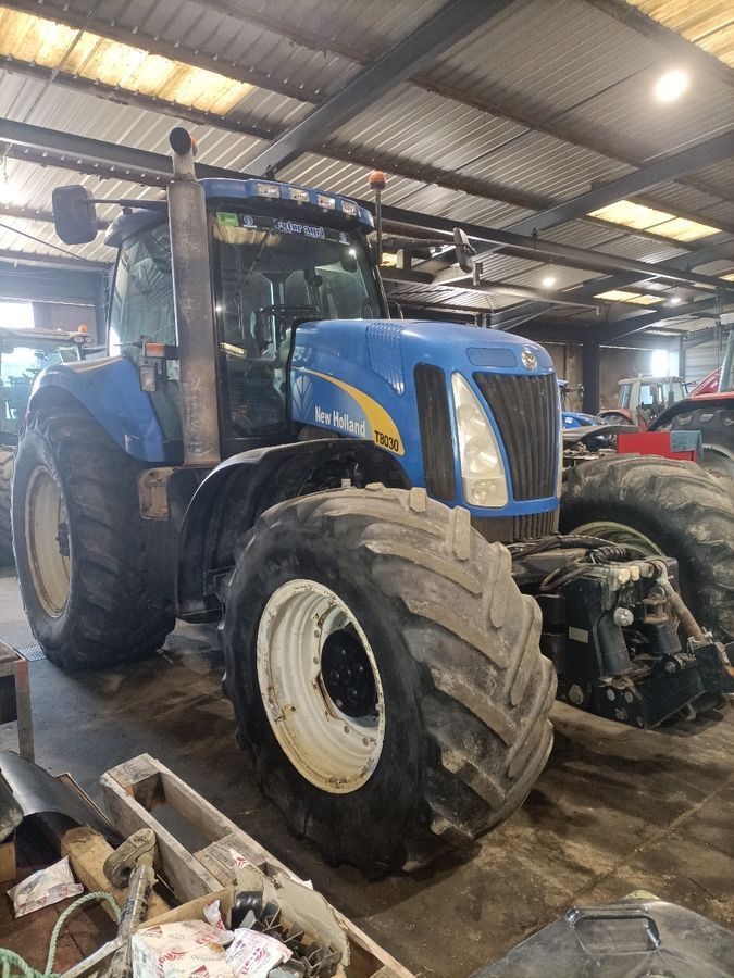 E-FARM: New Holland T8030 - Tracteur - id UAM8XCT - 39 000 € - Année: 2008 - Lecture du nombre d'heure: 7 990,Puissance du moteur (chevaux): 273,France