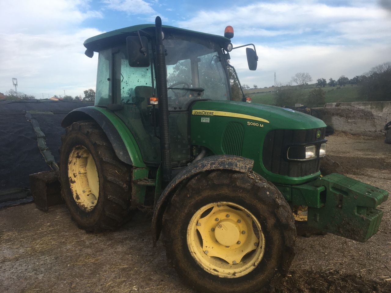 E-FARM: John Deere 5080 M - Tractor - id YKEDKTY - 30.000 € - Año: 2010 - Horas: 3500,Potencia del motor: 80,Francia