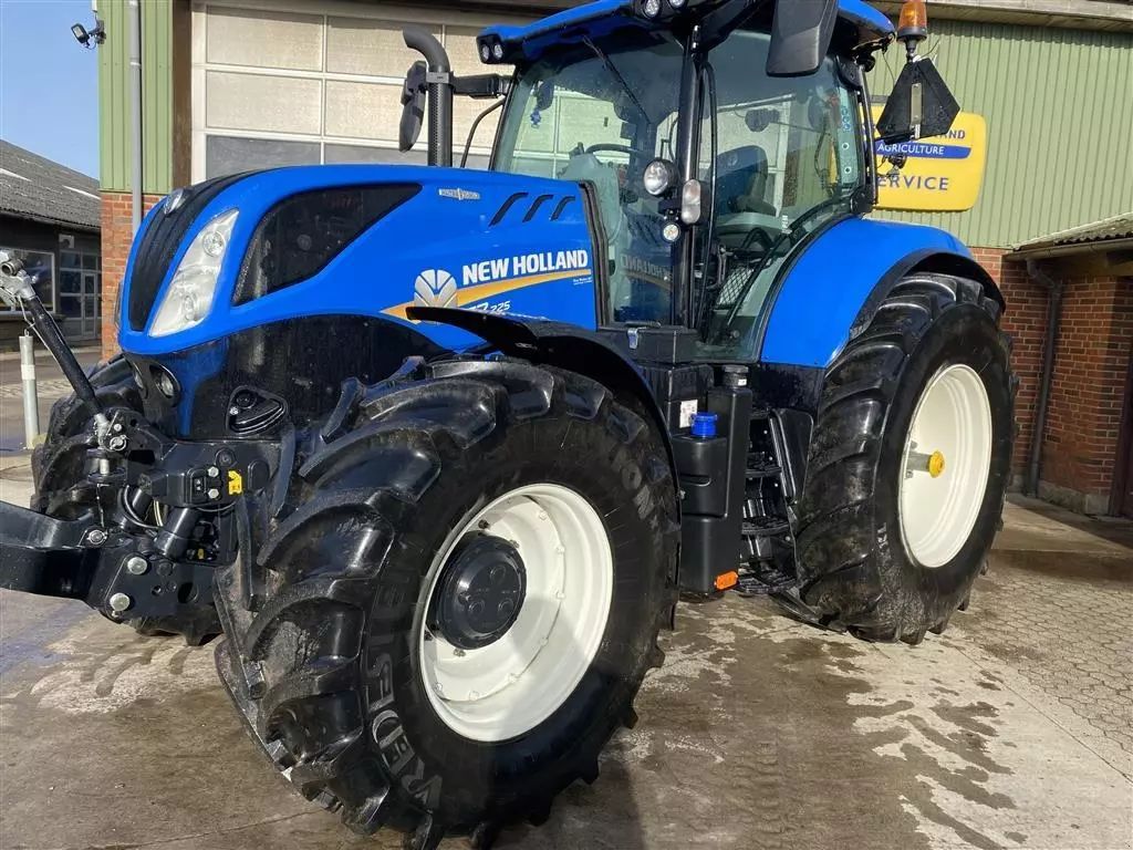 New Holland T7.225 Трактор 114 844 €