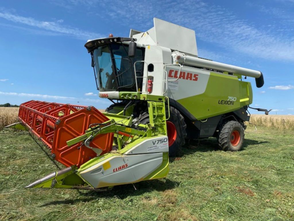 E-FARM: Claas Lexion 750 - Combine harvester - id SECUTHY - €130,000 - Year of construction: 2011 - Engine hours: 4,000,Engine power (HP): 394.29,France