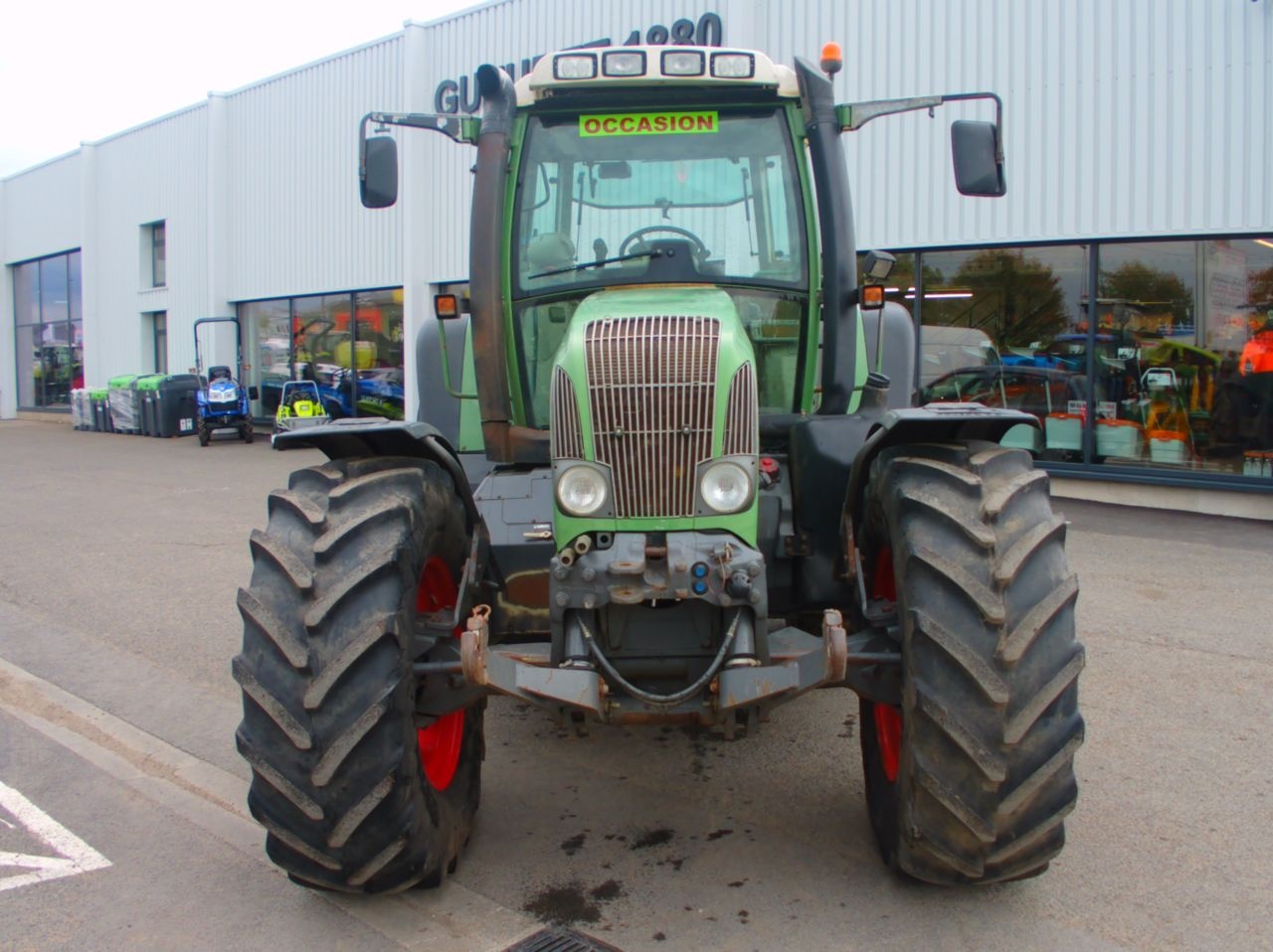 Fendt 714 Vario tractor €31,900