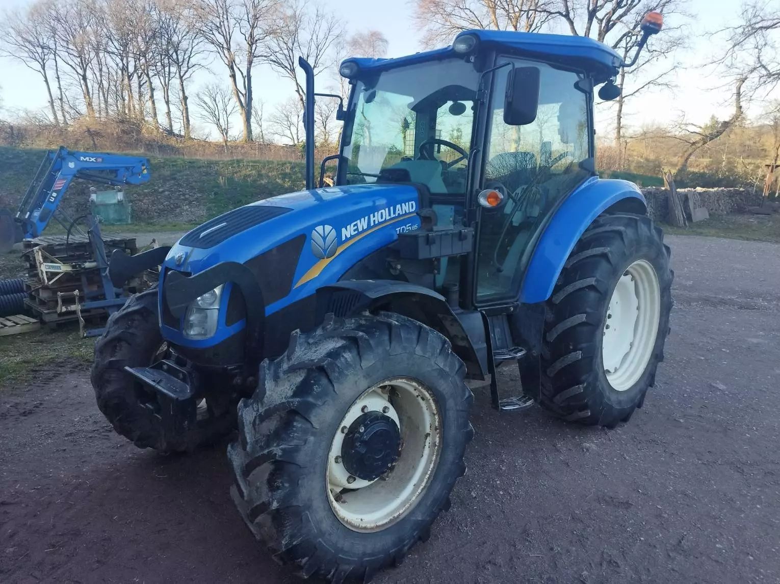 New Holland TD5.85 Tractor €22,500