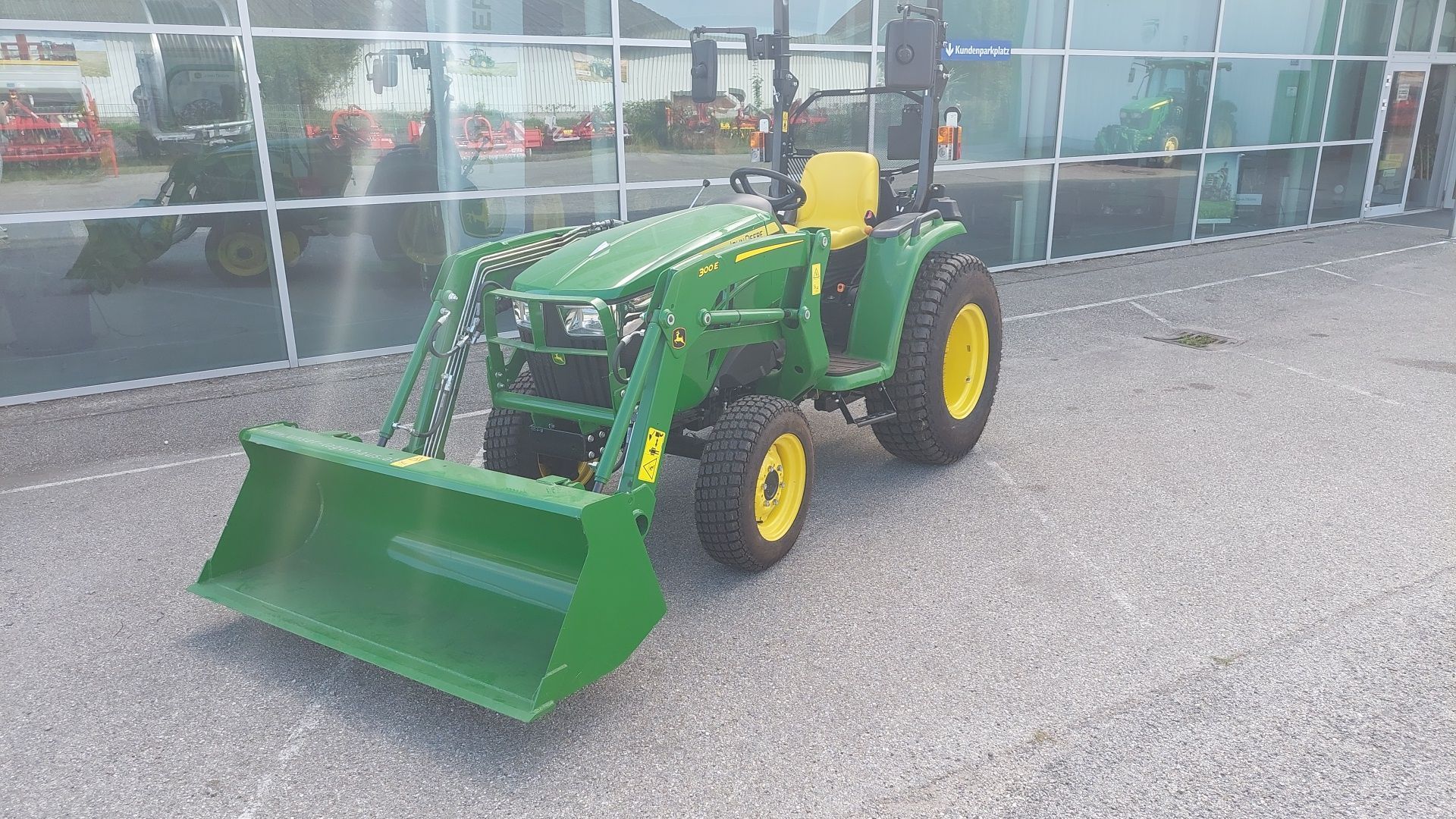 E-FARM: John Deere 3025E - Tractor - id WUMDTSP - €24,150 - Year of construction: 2022 - Engine hours: 3,Engine power (HP): 25,Austria
