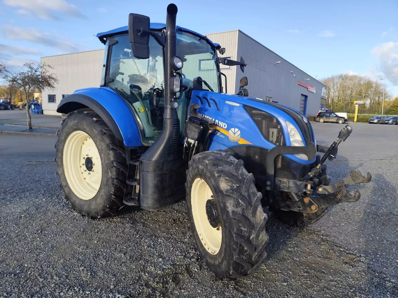 E-FARM: New Holland T5.120 EC - Traktor - id Z3XBKCS - 59.000 € - Baujahr: 2022 - Abgelesene Motorstunden: 3.015,Motorleistung (PS): 117,Frankreich