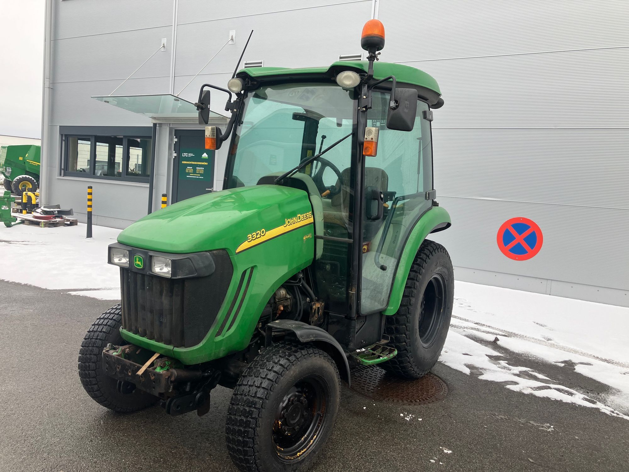 John Deere 3320 Traktor 19.900 €