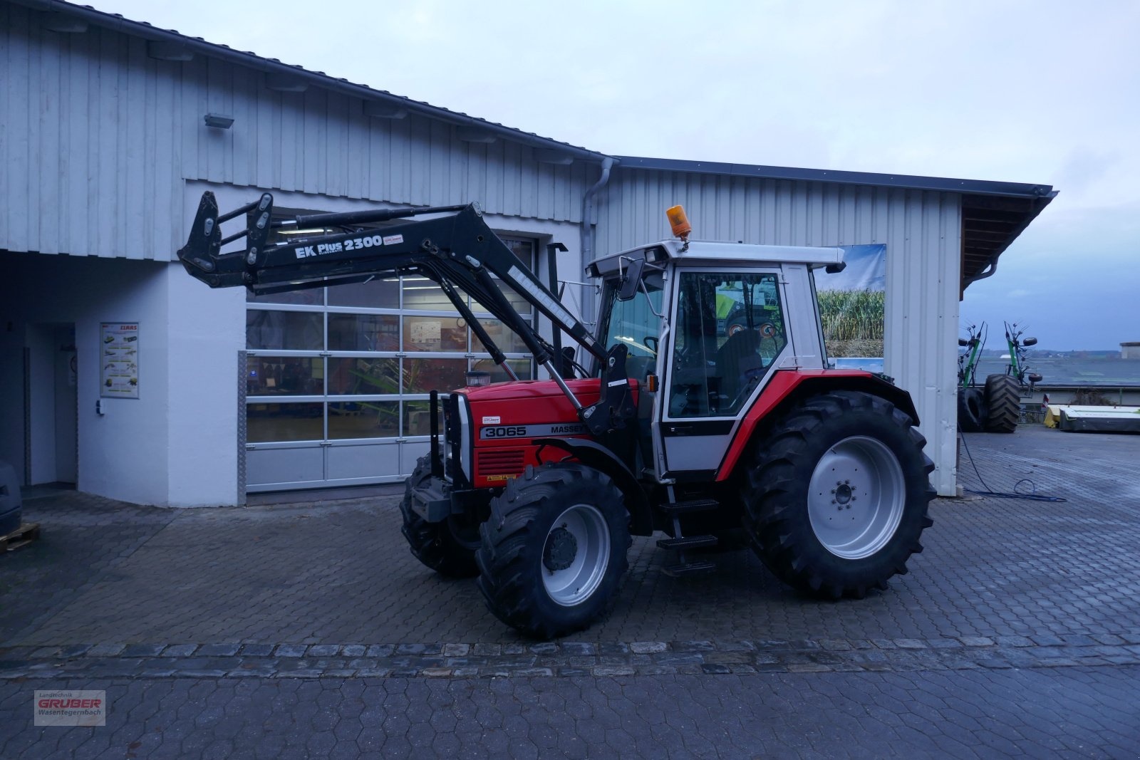 Massey Ferguson 3065 tractor €19,500