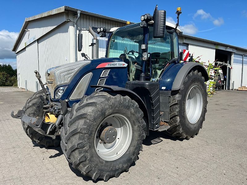 E-FARM: Fendt 724 Vario ProfiPlus - Traktor - id CUSDJFM - 119.000 € - Baujahr: 2019 - Abgelesene Motorstunden: 5.560,Motorleistung (PS): 237,Deutschland