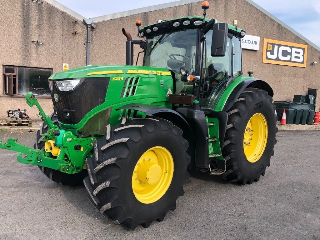 John Deere 6215 R Tractor €65,191