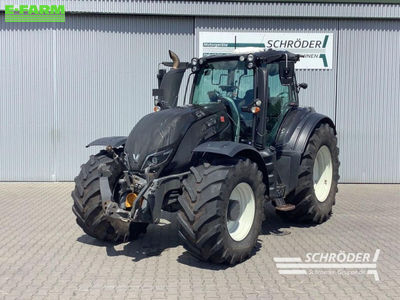 E-FARM: Valtra T214 - Tractor - id FHHVXUV - €74,885 - Year of construction: 2018 - Engine hours: 6,186,Engine power (HP): 232,Germany