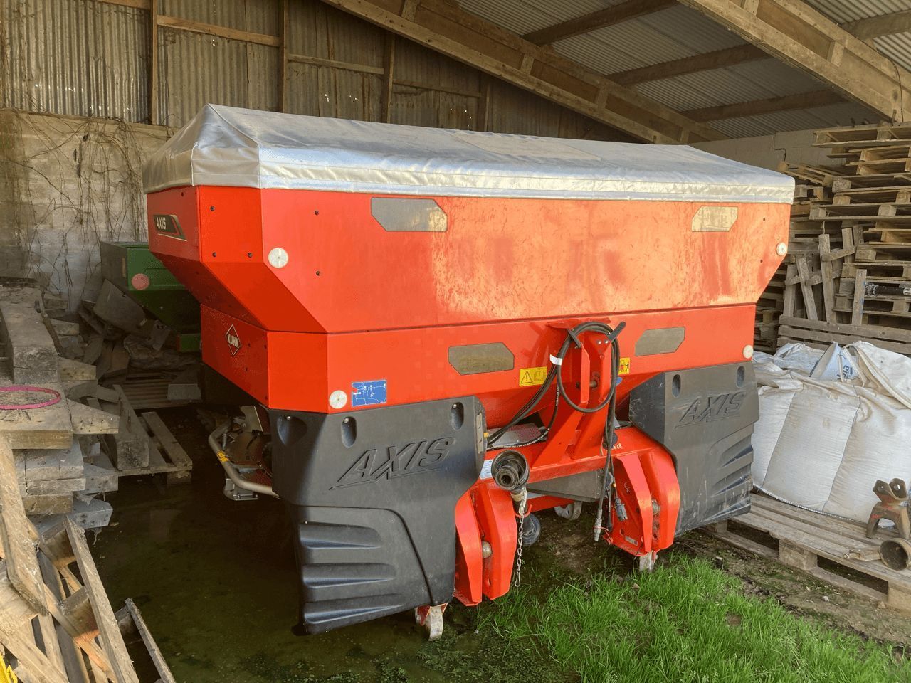E-FARM: Kuhn axis 40.2 - Düngerstreuer - id 3RDU3Z4 - 12.500 € - Baujahr: 2020 - Frankreich