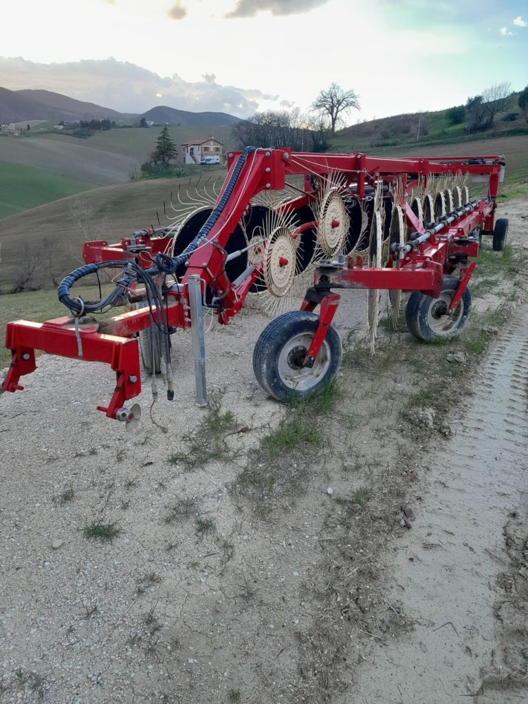 E-FARM: Enorossi easy rake 16ss - Tedder - id 6HUN4VF - 10.000 € - Año: 2019 - Italia