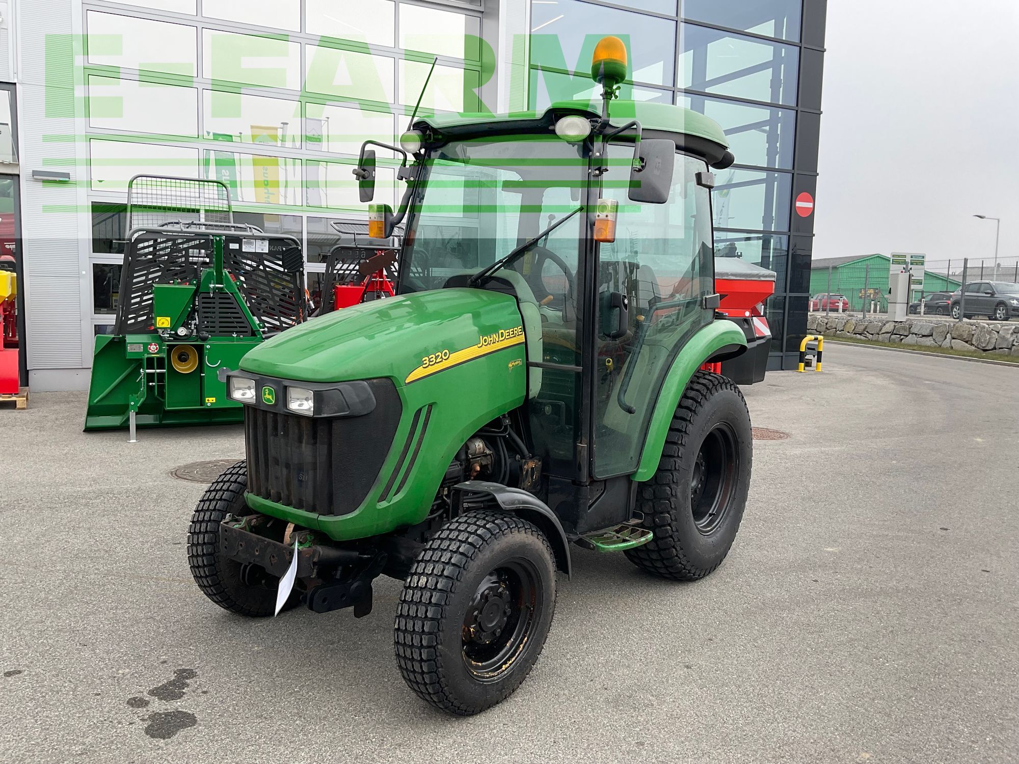 John Deere 3320 Traktor 19.900 €