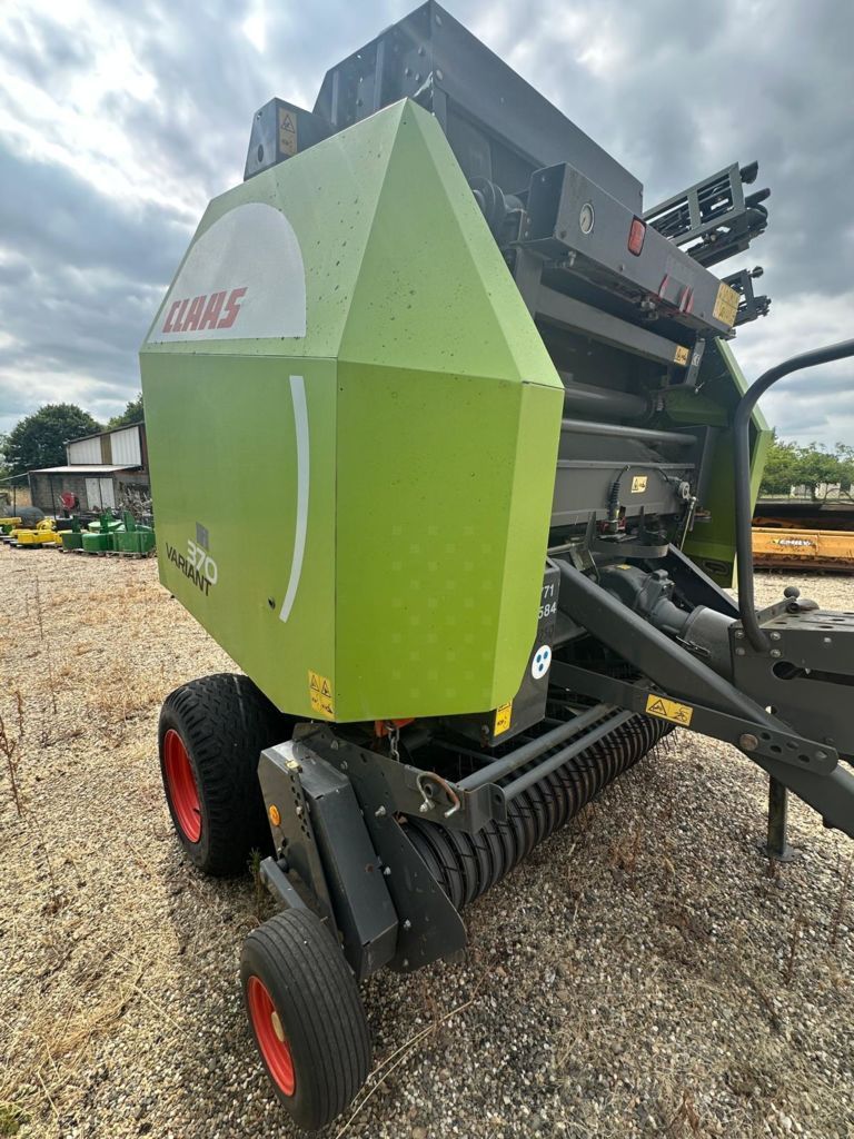 E-FARM: Claas Variant 370 - Balownica - id QDC22YN - 13 000 € - Rok produkcji: 2012 - Wyprodukowane bele: 17 600,Francja