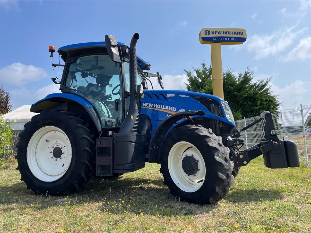 E-FARM: New Holland T6.145 - Trattore - id 5QIUPWH - 70.000 € - Anno di costruzione: 2018 - Ore: 3.000,Potenza del motore: 145,Francia