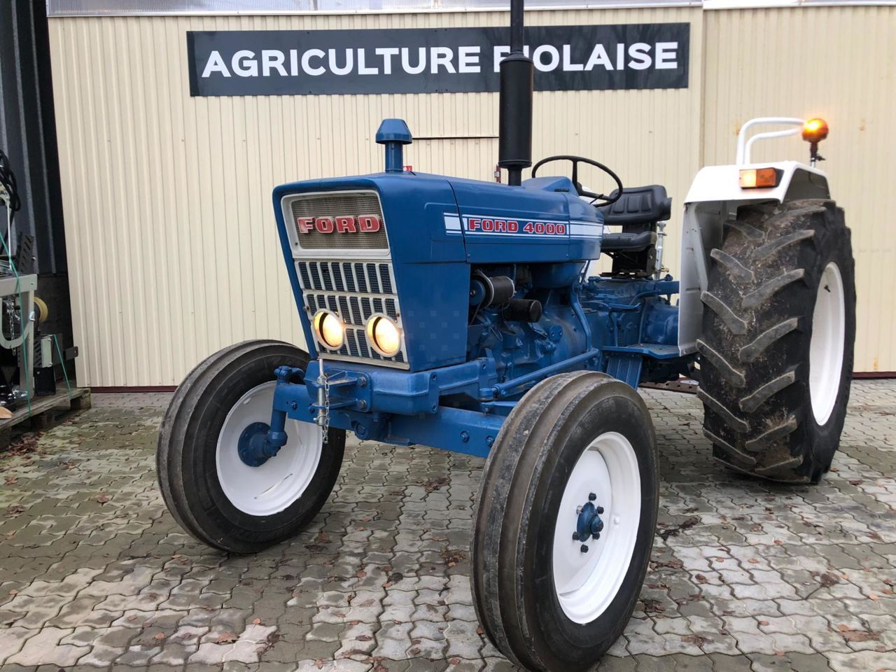 Ford 4000 arceau à 12 000 € Trattore