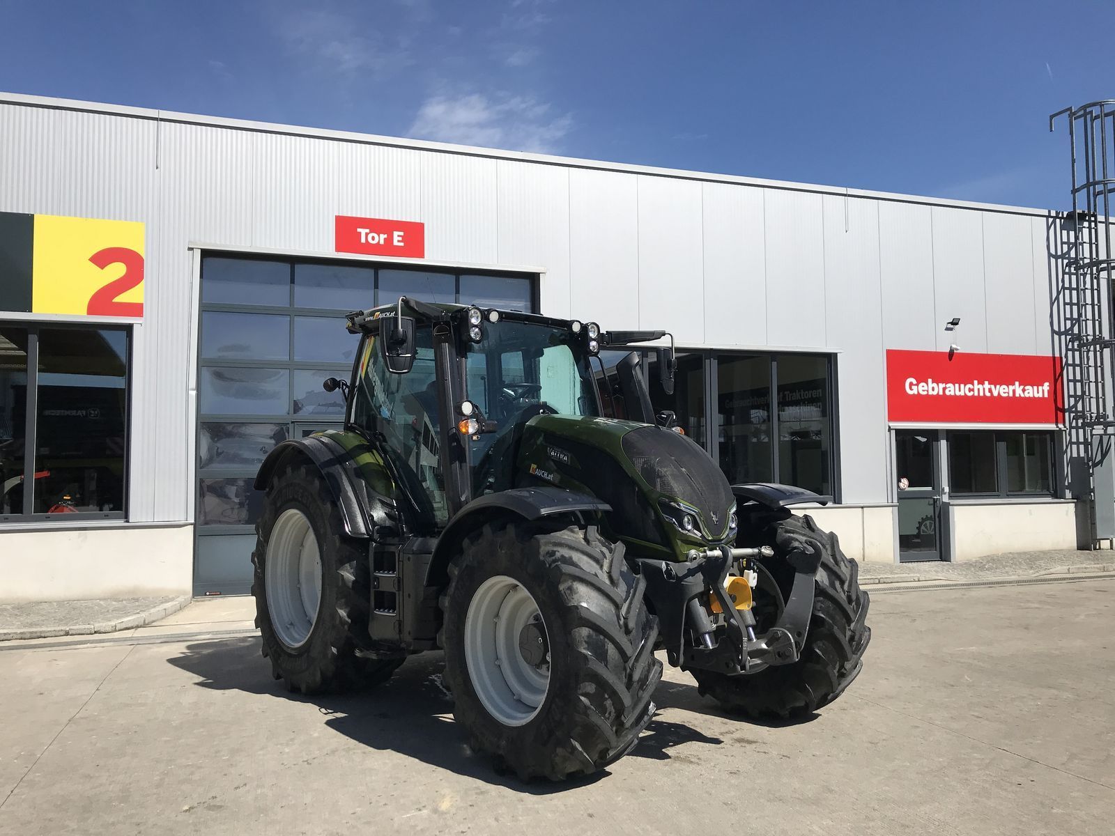 Valtra N 155 Tractor