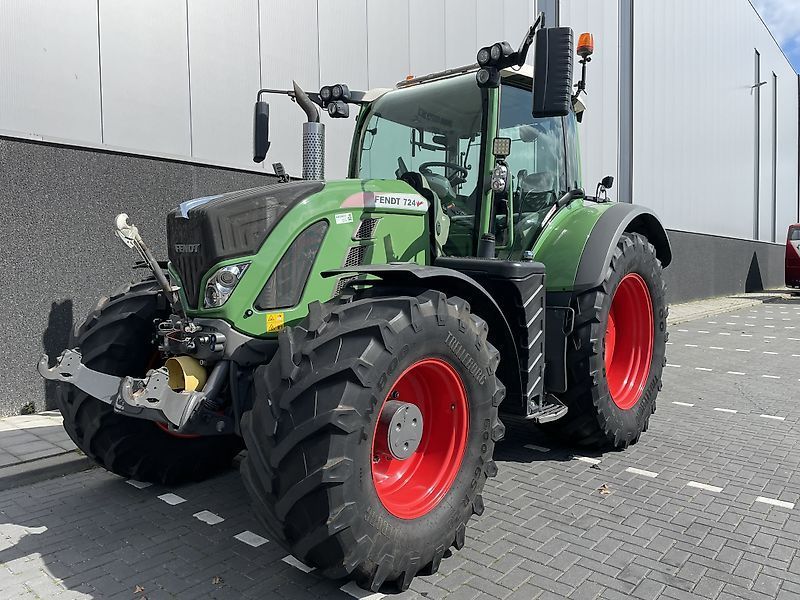 E-FARM: Fendt 724 Vario - Traktor - id NYTDCX4 - 82 500 € - Rok produkcji: 2015 - Motogodziny: 10 250,Moc silnika: 245,Niderlandy