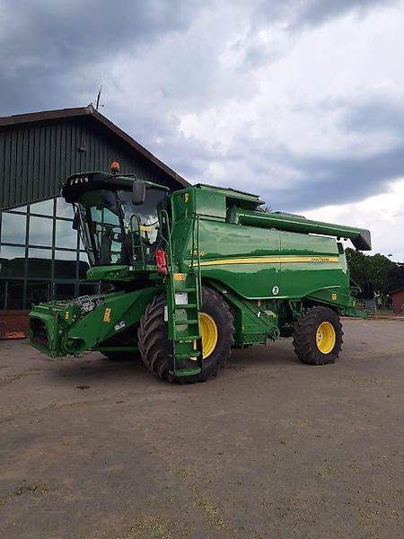 John Deere T 550 Combine harvester €112,000