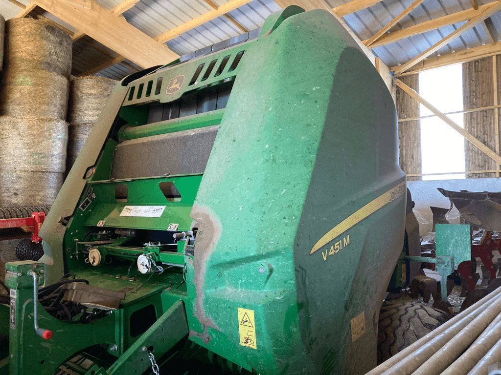E-FARM: John Deere V451M - Presă de balotat - id 77ZAB3M - 28.000 EUR - Anul: 2020 - Numărul total de baloți produși: 9.750,Franța