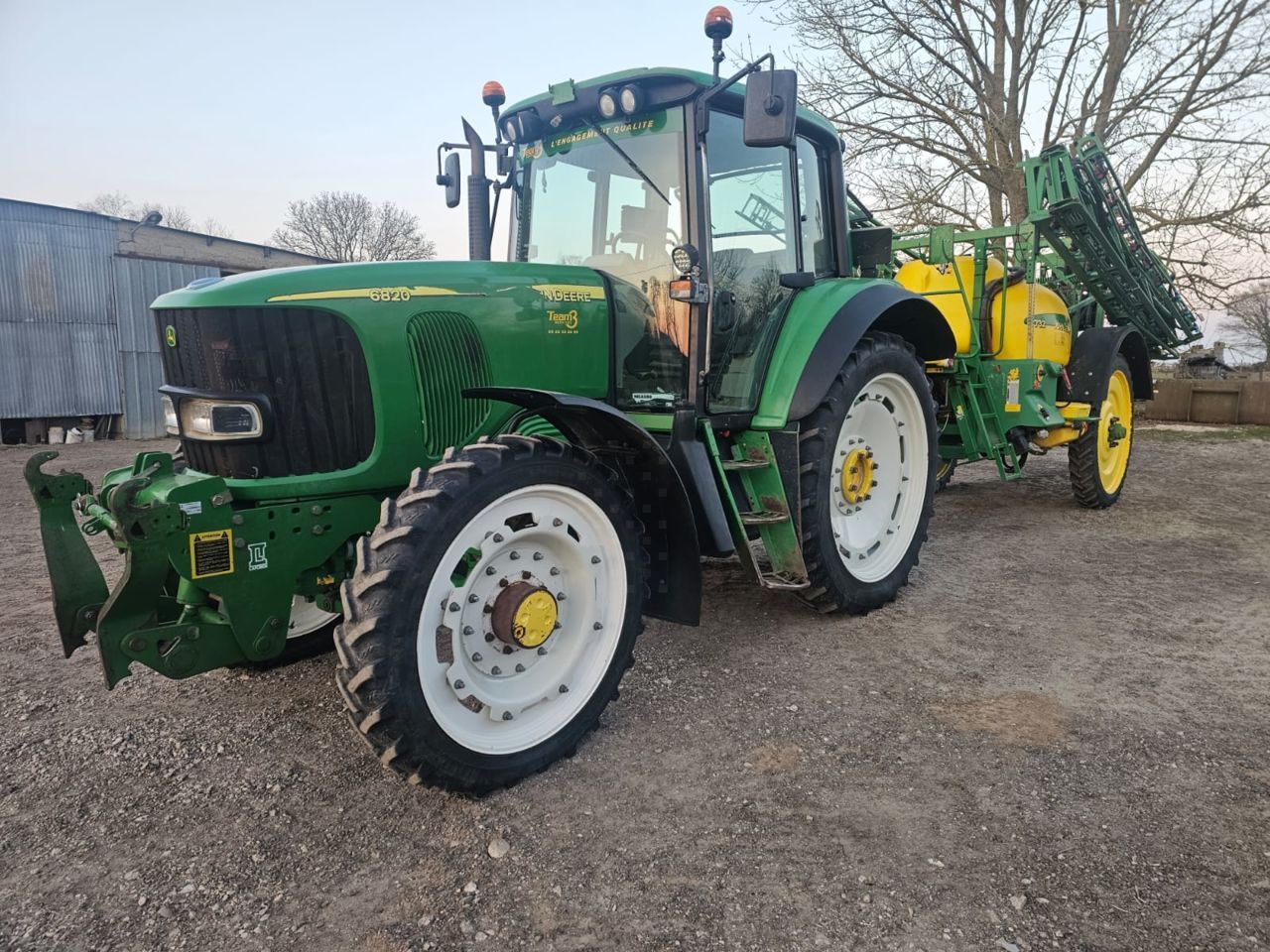 E-FARM: John Deere 6820 Premium - Traktor - id 753ZQTD - 34.000 € - Produktionsår: 2002 - Motortimer: 8.800,Motoreffekt (HP): 140,Frankrig