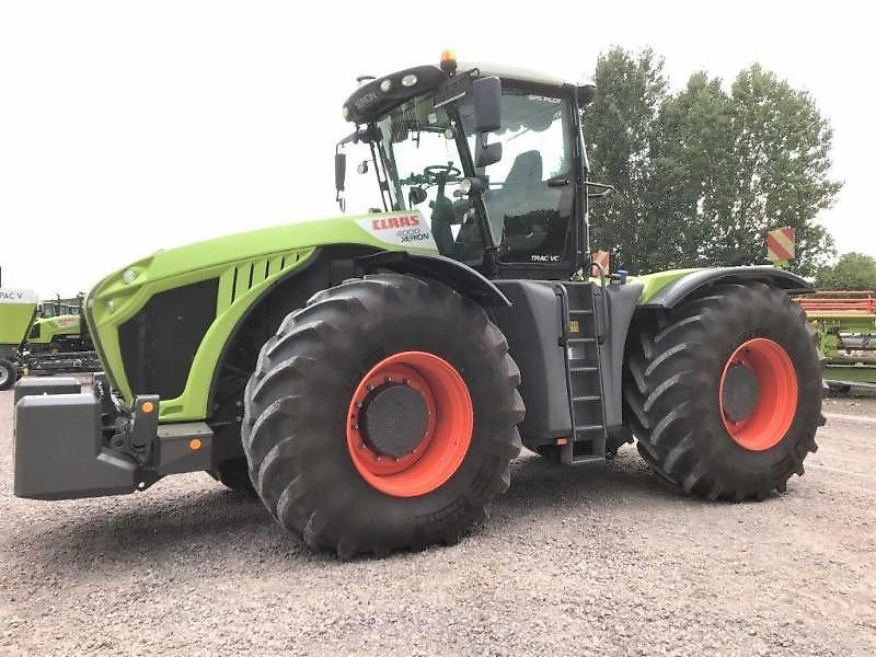 E-FARM: Claas Xerion 4000 TRAC VC - Traktor - id ZHYWGTK - 219.000 € - Produktionsår: 2017 - Motortimer: 2.006,Motoreffekt (HP): 435,Tyskland