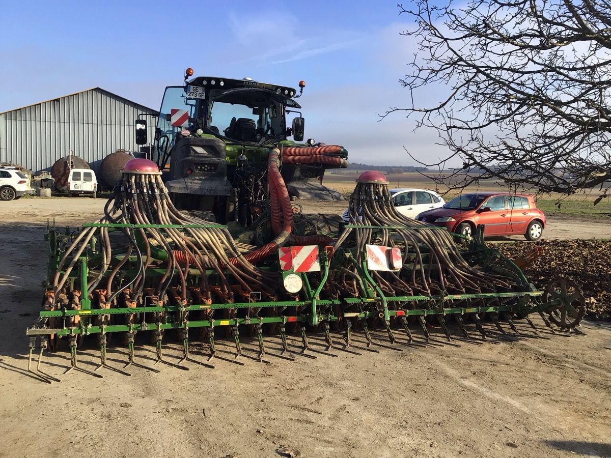 E-FARM: Amazone Ligne de semis ROTEC + Trémie frontale FRS 204 - Semoir - id BEP7MWS - 46 500 € - Année: 2014 - France