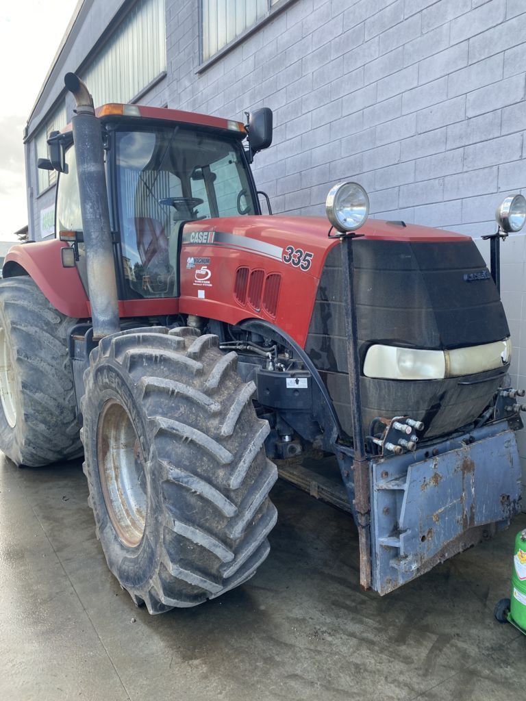 E-FARM: Case IH Magnum 335 - Tractor - id NNCFHVX - Año: 2010 - Horas: 10.000,Potencia del motor: 335,Italia