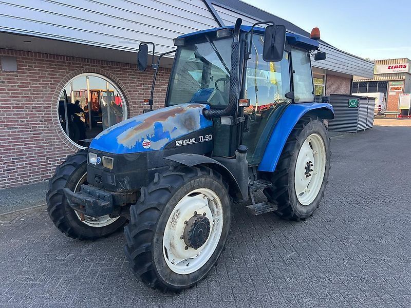 E-FARM: New Holland TL90 - Trattore - id AHPELU3 - 18.250 € - Anno di costruzione: 2000 - Ore: 5.417,Paesi Bassi