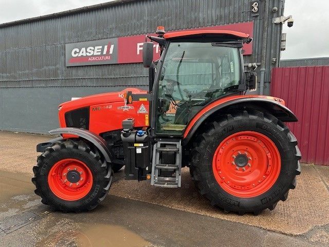 E-FARM: Kubota M6-142 - Traktor - id FDIKP2N - 67.444 € - Baujahr: 2021 - Abgelesene Motorstunden: 959,Motorleistung (PS): 140,Vereinigtes Königreich