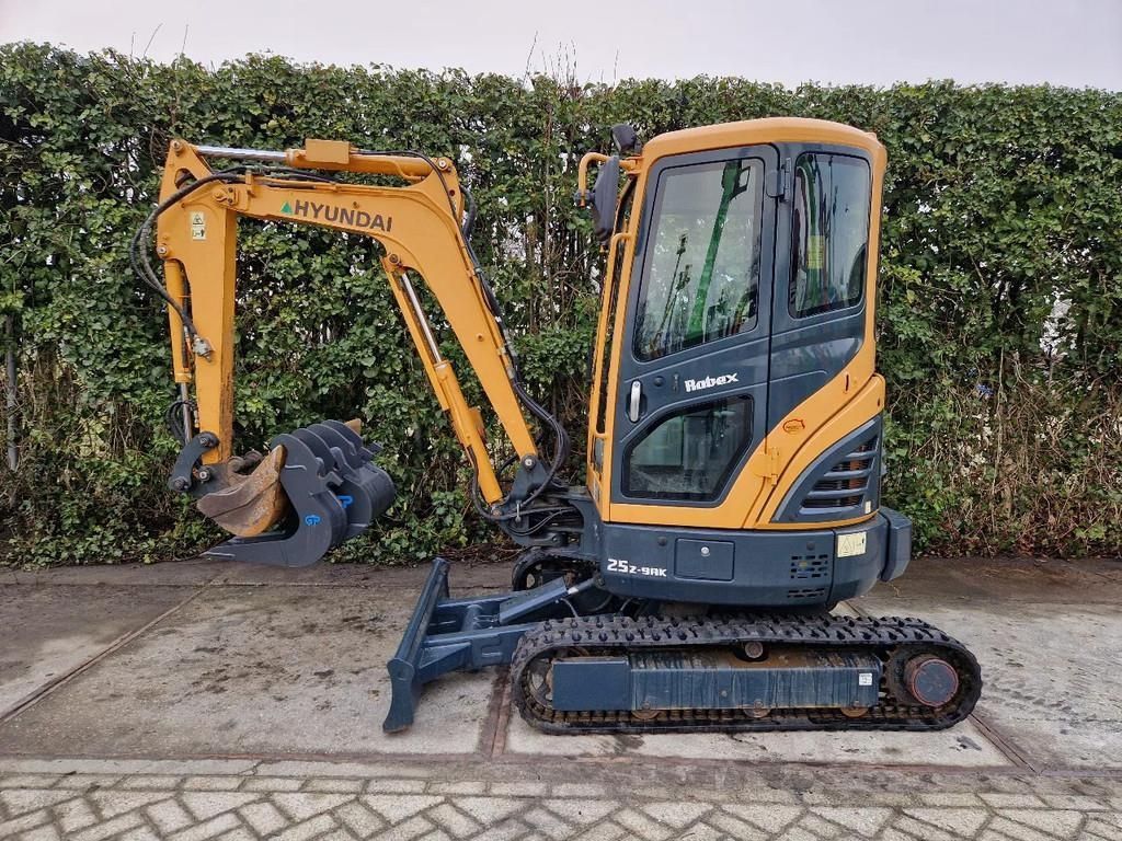 HYUNDAI 25z-9ak Mini excavator €17,750